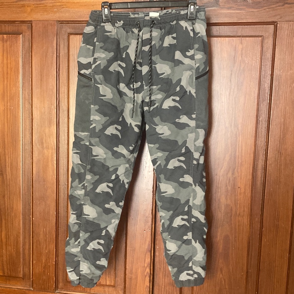 American Eagle Camo Jogger Windbreaker Pants Women’s Size S